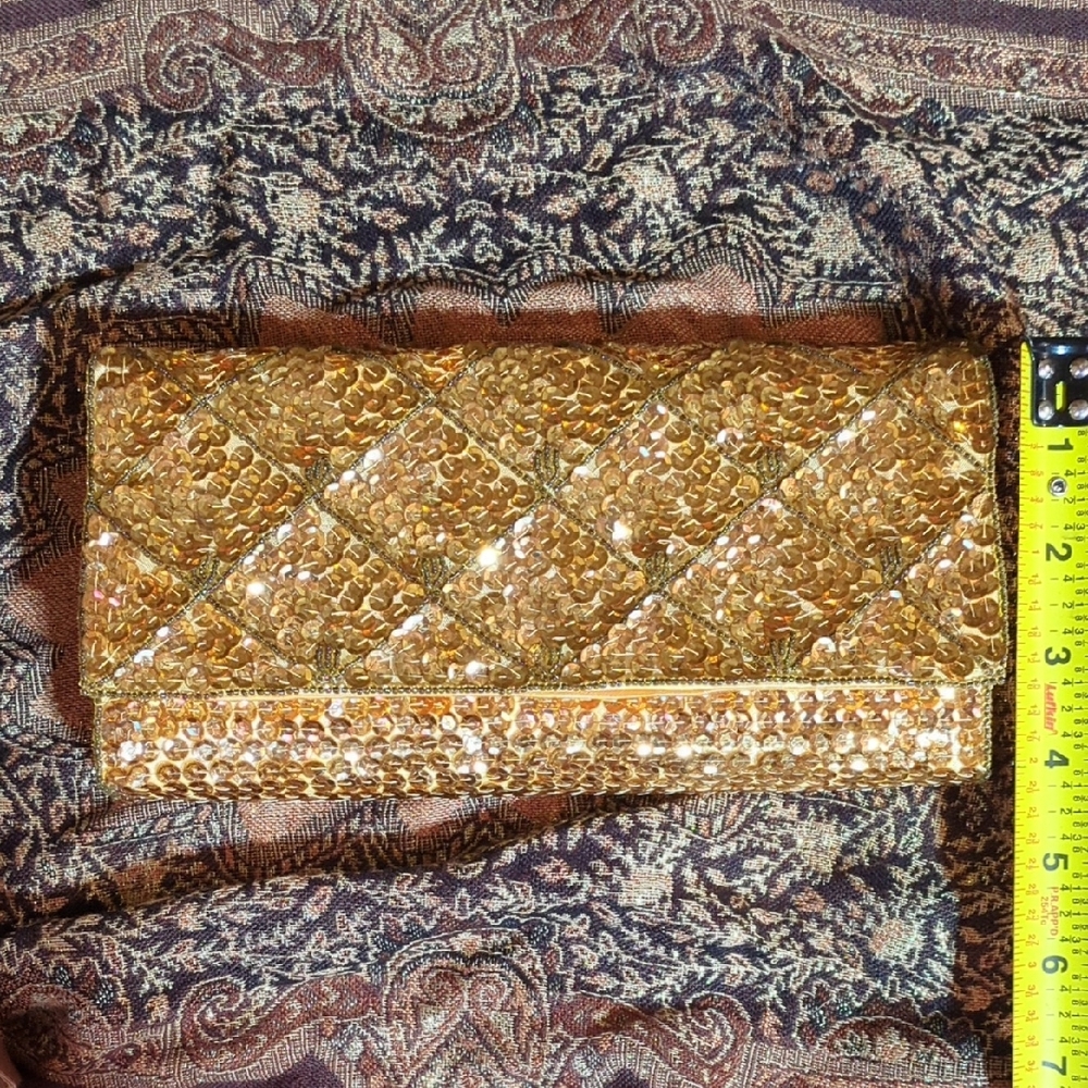 La Regale Gold Geometric Clutch for Special Occasions - Picture 10 of 10